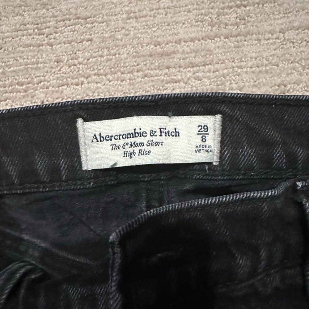 Abercrombie & Fitch - 4” mom short - high rise - size 29/8